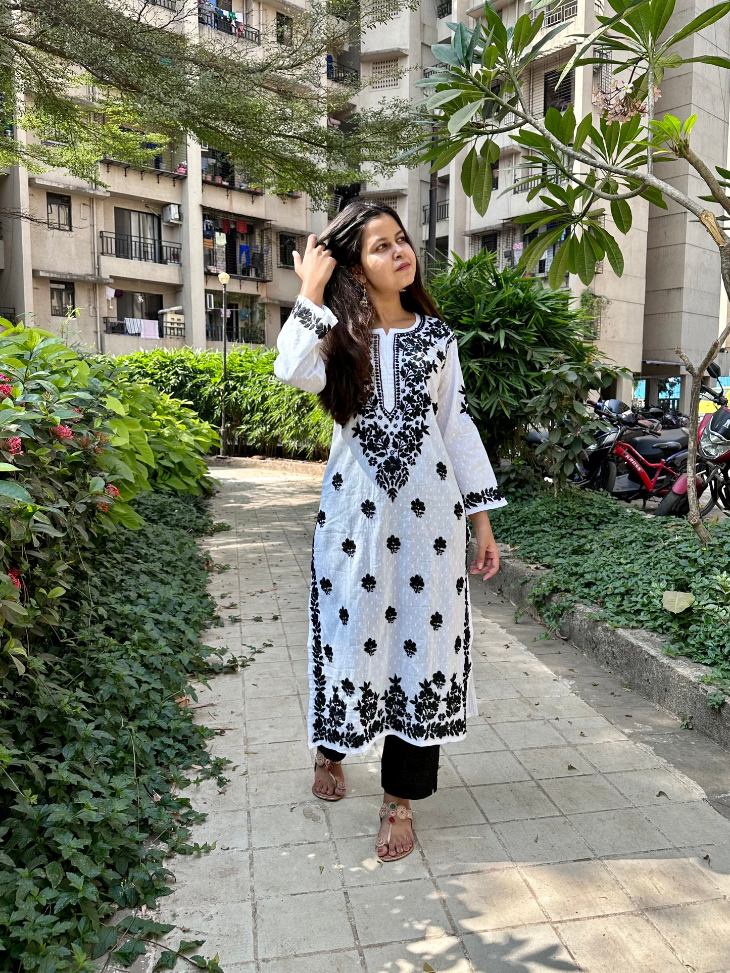 Surmayee Chikankari Kurta